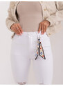 Fashionhunters Bílé vypasované džíny s oděrkami