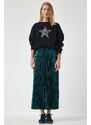 Happiness İstanbul Women's Emerald Green Shiny Finish Pleated Knitted Skirt