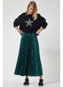 Happiness İstanbul Women's Emerald Green Shiny Finish Pleated Knitted Skirt