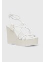 Kožené sandály Calvin Klein WEDGE bílá barva, HW0HW01952