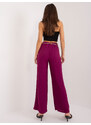 Fashionhunters Tmavě fialové látkové kalhoty s páskem