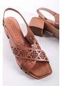 Tamaris Hnědé kožené sandály na hrubém podpatku 1-28252